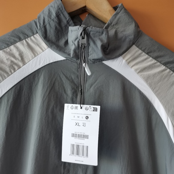 BERSHKA contrast panel windbreaker (XL) NWT - Picture 4 of 8